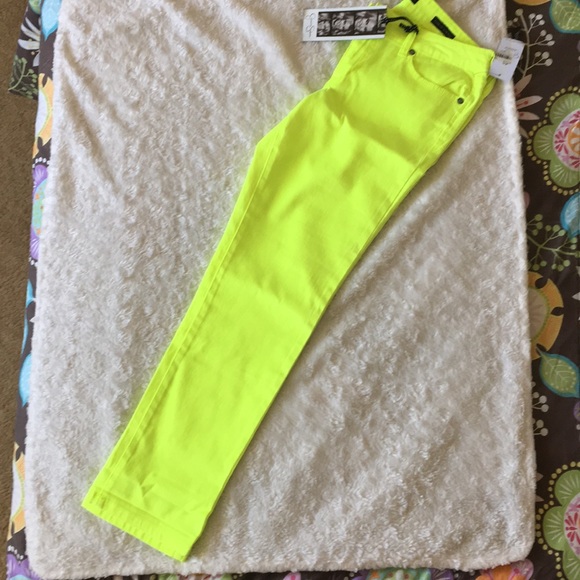 Jessica Simpson Low rise Jeans. - Picture 5 of 8